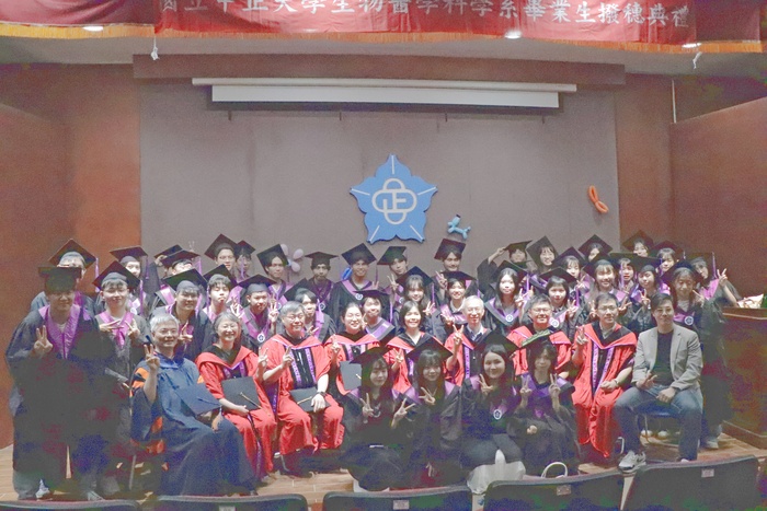 學士班畢業生團拍