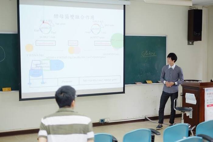 參賽同學4簡報情形
