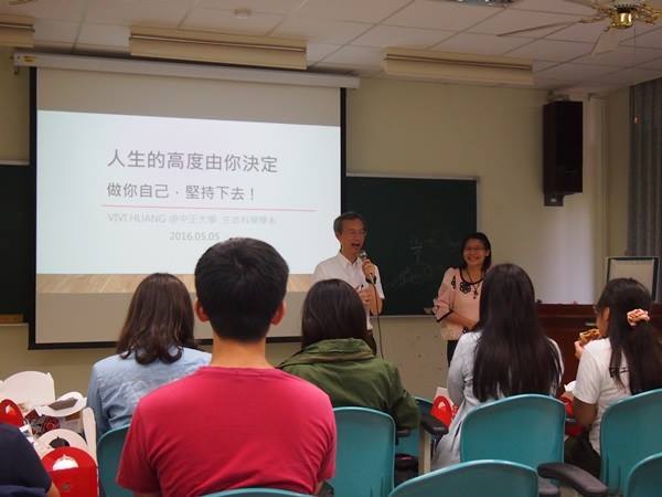 主持人陳老師引言介紹講者