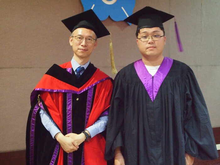 學士班撥穗-陳老師導師與畢業生9合影