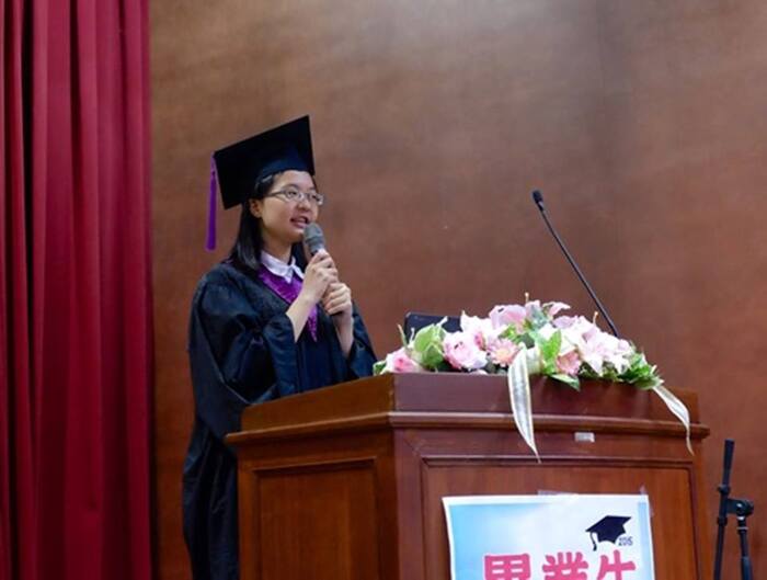 學士畢業生代表致感言