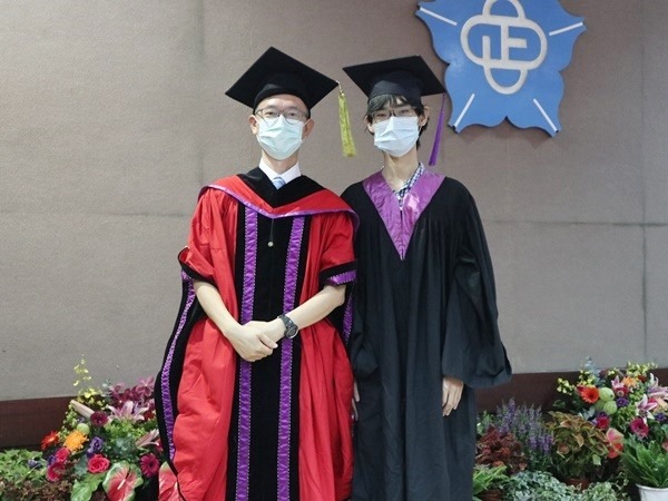 學士班撥穗-陳老師導師與導生14合影