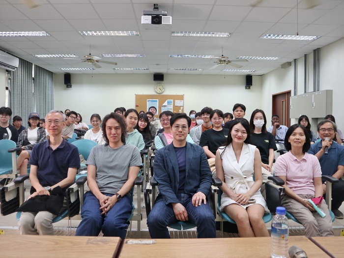 115年5月8日系友職涯講座暨學長姐隨你問合影1