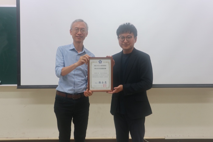 115年6月5日系友賴奎宏副教授頒發114學年度中正大學理學院傑出校友證書3